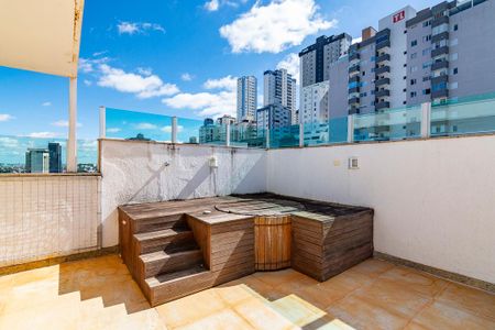 Apartamento à venda com 233m², 4 quartos e 3 vagasVaranda