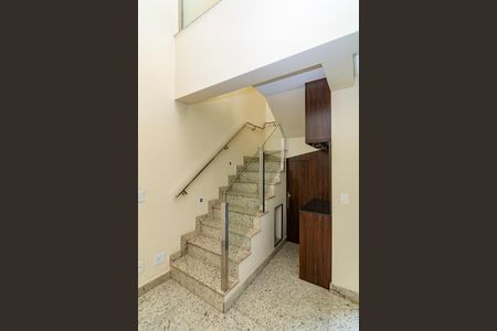 Apartamento à venda com 233m², 4 quartos e 3 vagasEscada