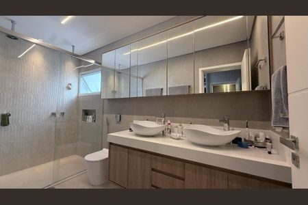 Casa de condomínio para alugar com 278m², 3 quartos e 4 vagasBanheiro da Suíte master