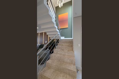 Casa de condomínio para alugar com 278m², 3 quartos e 4 vagasEscada