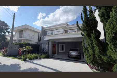 Casa de condomínio para alugar com 278m², 3 quartos e 4 vagasFachada