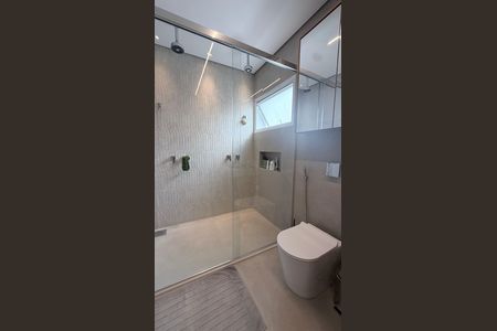 Casa de condomínio para alugar com 278m², 3 quartos e 4 vagasBanheiro da Suíte master