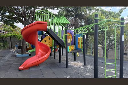 Casa de condomínio para alugar com 278m², 3 quartos e 4 vagasÁrea comum - Playground