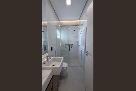 Casa de condomínio para alugar com 278m², 3 quartos e 4 vagasBanheiro da Suíte 1