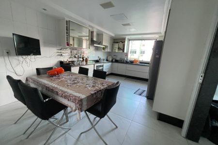 Casa para alugar com 300m², 3 quartos e 2 vagasCozinha