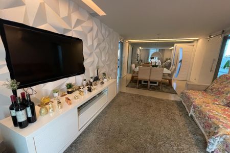 Casa para alugar com 300m², 3 quartos e 2 vagasSala