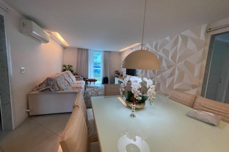 Casa para alugar com 300m², 3 quartos e 2 vagasSala