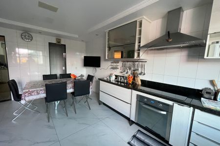 Casa para alugar com 300m², 3 quartos e 2 vagasCozinha