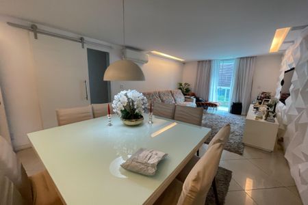 Casa para alugar com 300m², 3 quartos e 2 vagasSala