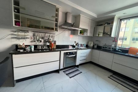 Casa para alugar com 300m², 3 quartos e 2 vagasCozinha