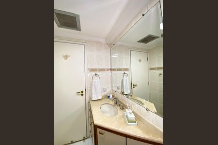 Apartamento à venda com 156m², 3 quartos e 2 vagasBanheiro