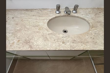 Apartamento à venda com 145m², 3 quartos e sem vagaBanheiro da Suíte