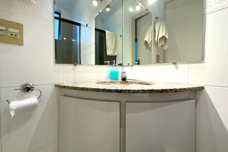 Apartamento à venda com 230m², 3 quartos e 1 vagaBanheiro da Suíte 1