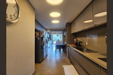 Apartamento para alugar com 244m², 4 quartos e 4 vagas Apartamento para alugar com 244m², 4 quartos e 4 vagasCozinha