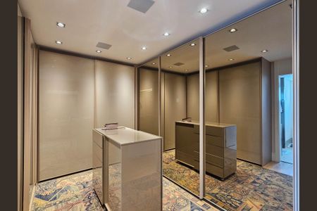 Apartamento para alugar com 244m², 4 quartos e 4 vagas Apartamento para alugar com 244m², 4 quartos e 4 vagasCloset da suíte 3