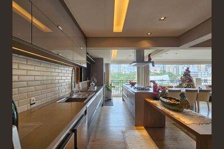 Apartamento para alugar com 244m², 4 quartos e 4 vagas Apartamento para alugar com 244m², 4 quartos e 4 vagasCozinha