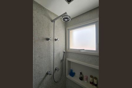 Apartamento para alugar com 244m², 4 quartos e 4 vagas Apartamento para alugar com 244m², 4 quartos e 4 vagasBanheiro da Suíte 1