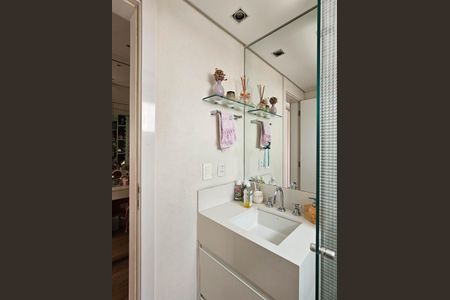 Apartamento para alugar com 244m², 4 quartos e 4 vagas Apartamento para alugar com 244m², 4 quartos e 4 vagasBanheiro da Suíte 1