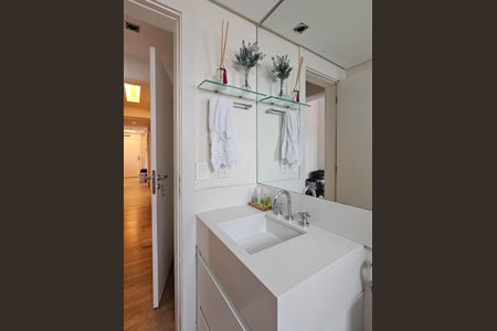 Apartamento para alugar com 244m², 4 quartos e 4 vagas Apartamento para alugar com 244m², 4 quartos e 4 vagasBanheiro da Suíte 2