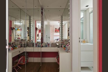 Apartamento para alugar com 244m², 4 quartos e 4 vagas Apartamento para alugar com 244m², 4 quartos e 4 vagasBanheiro da Suíte 1