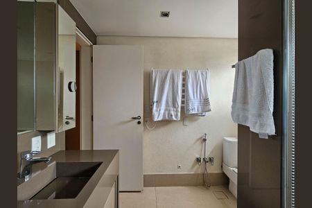 Apartamento para alugar com 244m², 4 quartos e 4 vagas Apartamento para alugar com 244m², 4 quartos e 4 vagasBanheiro da Suíte 3