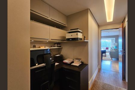 Apartamento para alugar com 244m², 4 quartos e 4 vagas Apartamento para alugar com 244m², 4 quartos e 4 vagasCorredor