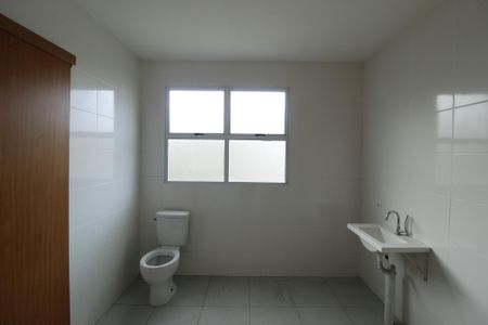 Banheiro de apartamento para alugar com 1 quarto, 41m² em Rubem Berta, Porto Alegre