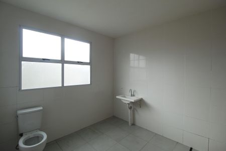 Banheiro de apartamento para alugar com 1 quarto, 41m² em Rubem Berta, Porto Alegre