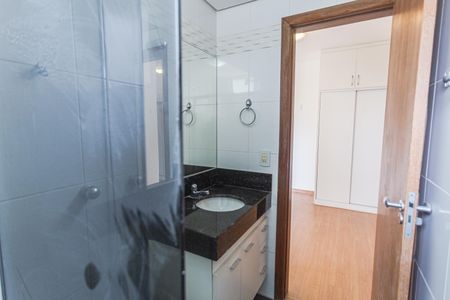 Apartamento à venda com 85m², 2 quartos e 2 vagas Apartamento à venda com 85m², 2 quartos e 2 vagasBanheiro da Suíte