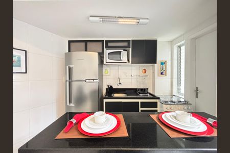 Cozinha de apartamento para alugar com 1 quarto, 45m² em Vila Nova Conceição, São Paulo