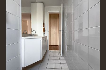 Apartamento para alugar com 118m², 2 quartos e 2 vagas Apartamento para alugar com 118m², 2 quartos e 2 vagasBanheiro