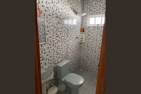 Casa para alugar com 65m², 2 quartos e sem vagaBanheiro