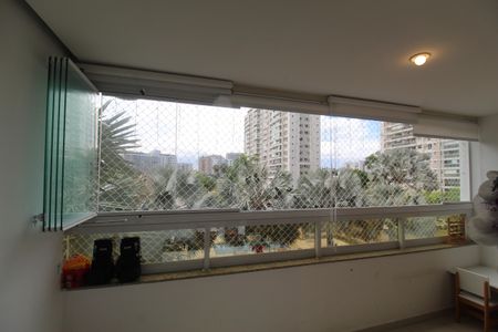 Apartamento à venda com 68m², 2 quartos e 1 vagaÁrea de serviço - Vista