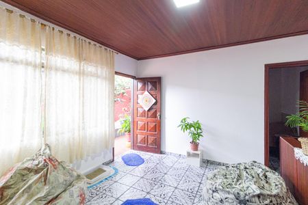 Casa à venda com 250m², 3 quartos e 2 vagasSala