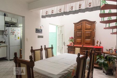 Casa à venda com 172m², 3 quartos e 2 vagas