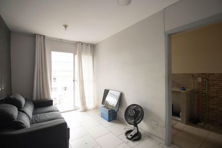 Sala de apartamento para alugar com 3 quartos, 53m² em Colubandê, São Gonçalo