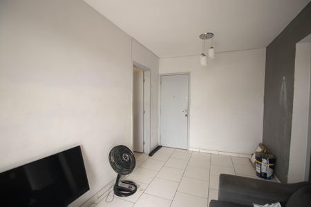 Sala de apartamento para alugar com 3 quartos, 53m² em Colubandê, São Gonçalo