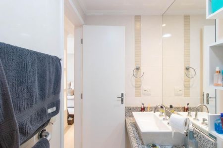 Apartamento à venda com 53m², 2 quartos e 1 vaga Apartamento à venda com 53m², 2 quartos e 1 vagaBanheiro