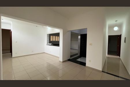 Casa para alugar com 5 quartos, 275m² em Jardim Chapadão, Campinas