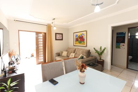 Casa à venda com 5 quartos, 450m² em Diamante, Belo Horizonte