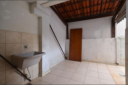 Casa à venda com 106m², 3 quartos e 2 vagasÁrea de Serviço