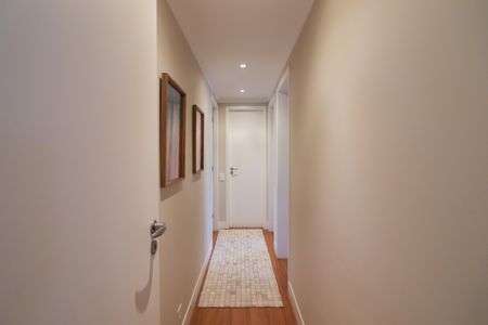 Corredor Quartos de apartamento à venda com 3 quartos, 320m² em Cidade São Francisco, São Paulo
