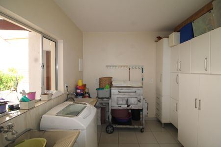 Casa à venda com 181m², 5 quartos e 2 vagasÁrea de Serviço