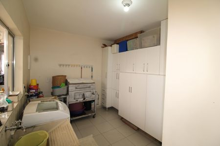 Casa à venda com 181m², 5 quartos e 2 vagasÁrea de Serviço