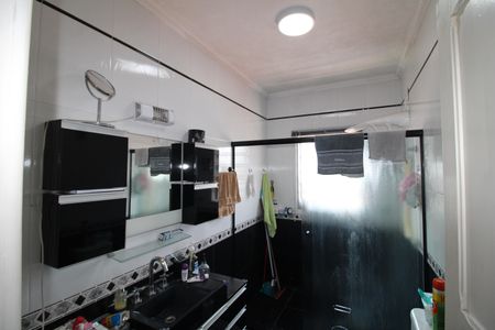 Casa à venda com 181m², 5 quartos e 2 vagasBanheiro 1