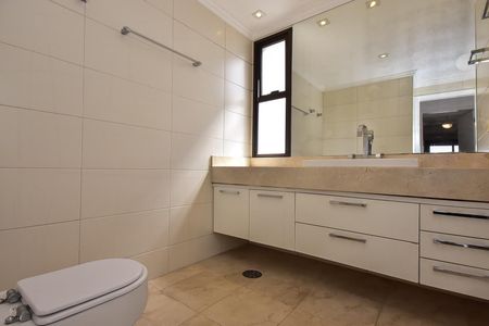 Apartamento à venda com 296m², 5 quartos e 4 vagasBanheiro Suíte 2