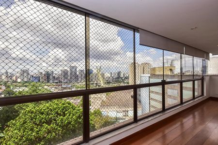 Apartamento à venda com 296m², 5 quartos e 4 vagasVista