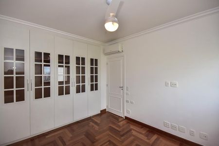 Apartamento à venda com 296m², 5 quartos e 4 vagasQuarto 2
