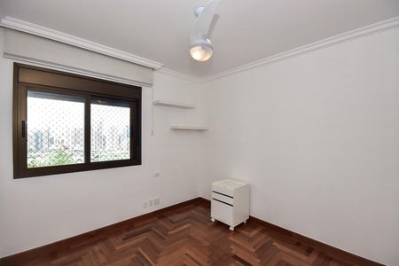 Apartamento à venda com 296m², 5 quartos e 4 vagasQuarto 2