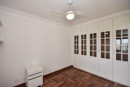 Apartamento à venda com 296m², 5 quartos e 4 vagasQuarto 2